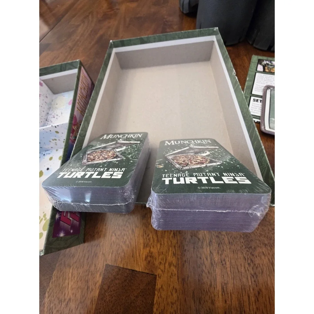 Teenage Mutant Ninja Turtles Nickolodeon Munchkin Card Game missing some pieces